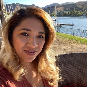 Meet your Posher, Yadira